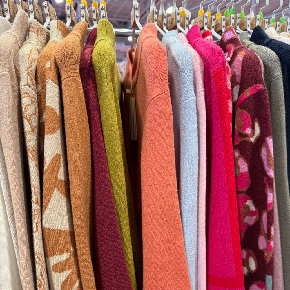 Meet Your Stylist 👜 - Picture 4 of 4
